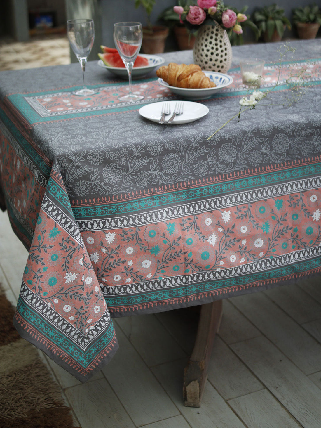 Tablecloth Size Guide: How to Choose the Right Fit